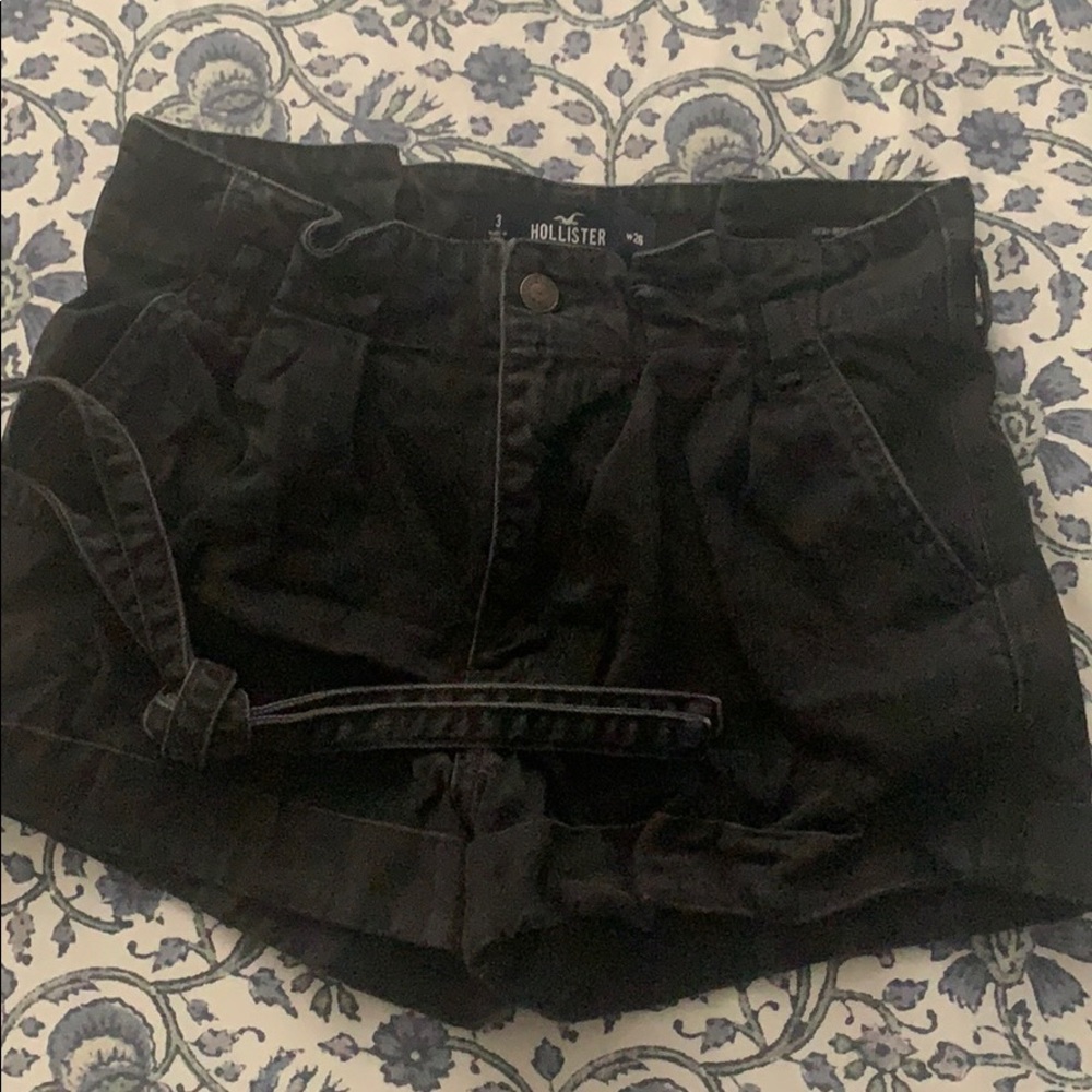 Hollister high rise mom paperbag shorts!